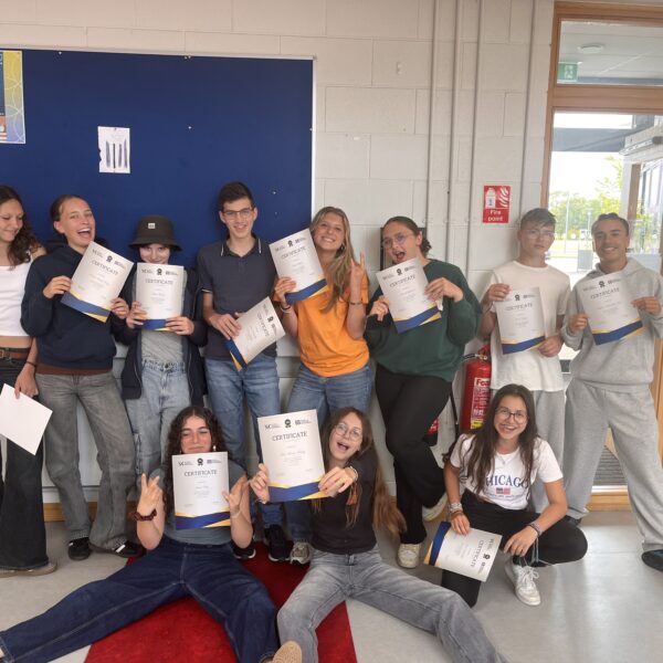 Jeunes participant à un cours d'anglais lors d'un séjour linguistique en Irlande