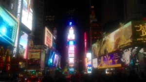 Vue de Broadway de nuit